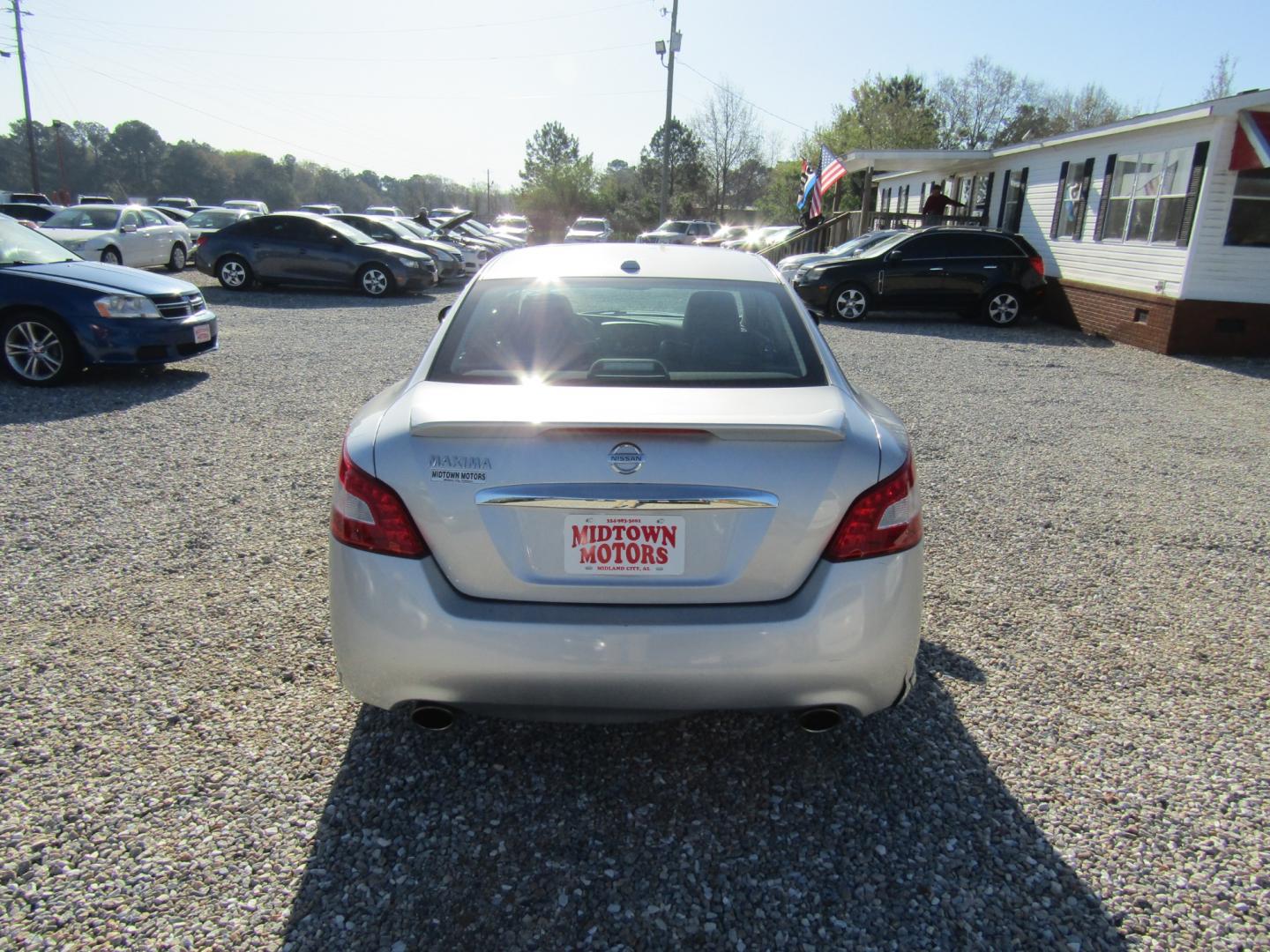 2011 Silver /Gray Nissan Maxima S (1N4AA5AP1BC) with an 3.5L V6 DOHC 24V engine, Automatic transmission, located at 15016 S Hwy 231, Midland City, AL, 36350, (334) 983-3001, 31.306210, -85.495277 - Photo#6